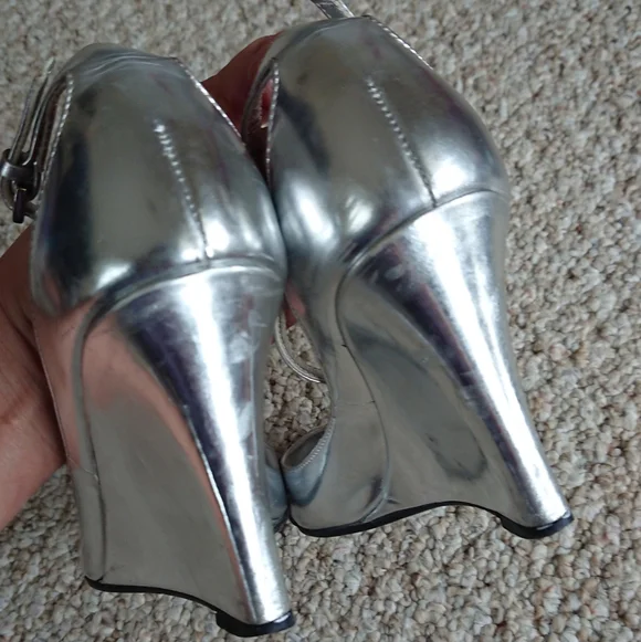 Gucci Silver Metallic classic horse bit leather wedges size 6B - Picture 16 of 16